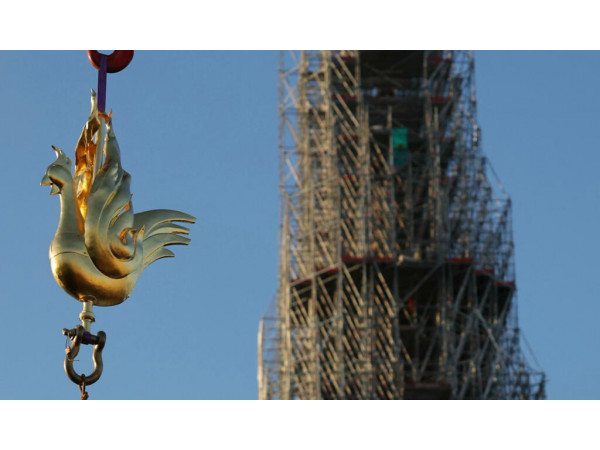 Notre Dame De Paris Retrouve Son Coq Au Sommet Symbole De Sa